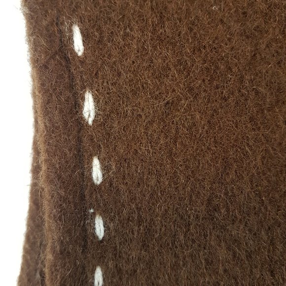 Vintage Inuit Vest Handcrafted by Canadian Eskimos Embroidered Fishing Hunting - Picture 12 of 16